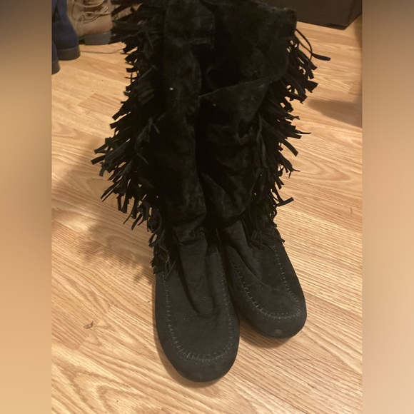 Friends-14 Size 6.5 knee high moccasins - Picture 5 of 6